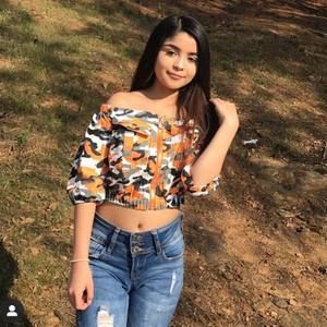 Meet your Posher, Larissa